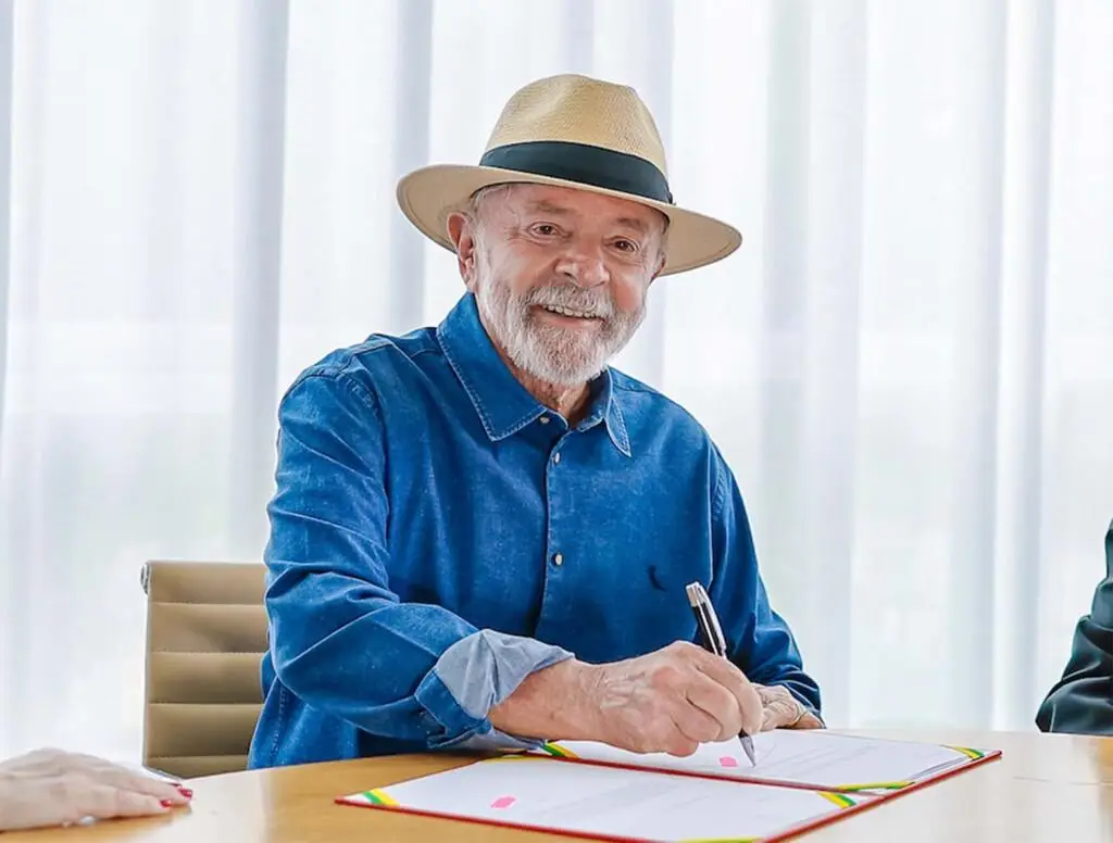 Lula Caneta Dez2024 1 1024x776
